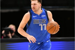 爱游戏体育-浓眉哥回归赛场，突破纪录首场状态亮眼，利物浦观众沸腾！的简单介绍