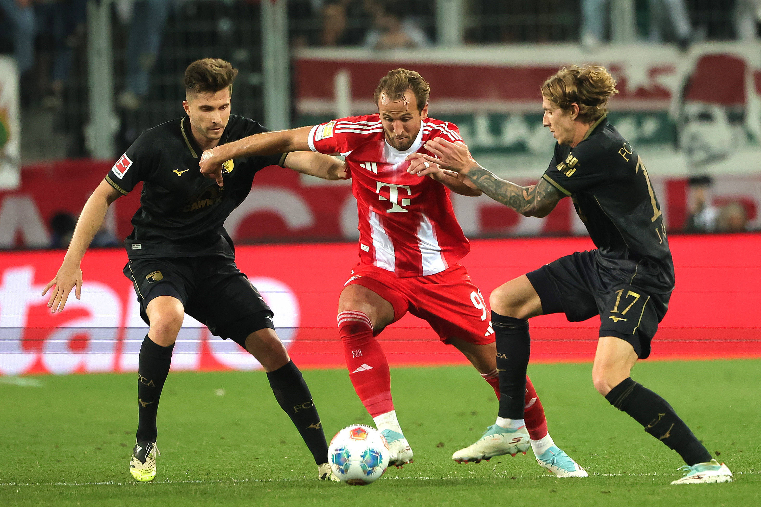 包含凯恩在拜仁比赛中关键助攻，战术调整引发热议！的词条